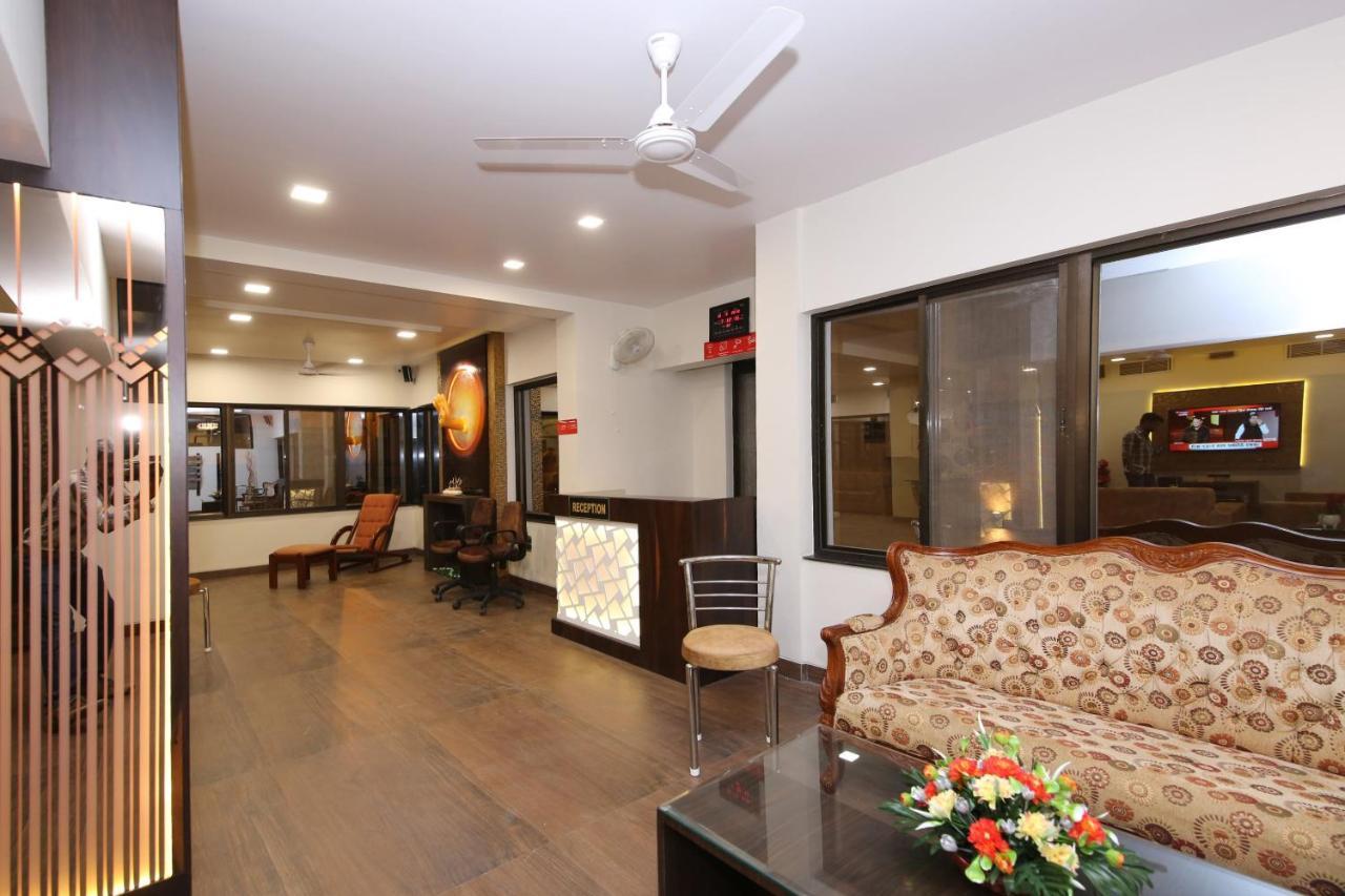 Capital O 36691 Hotel Aashirwad Inn 贾巴尔普尔 外观 照片
